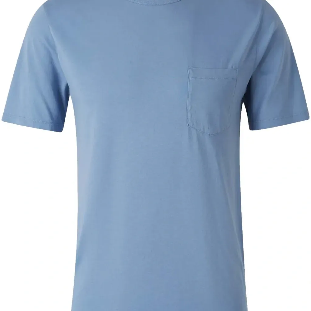Футболка с накладным карманом