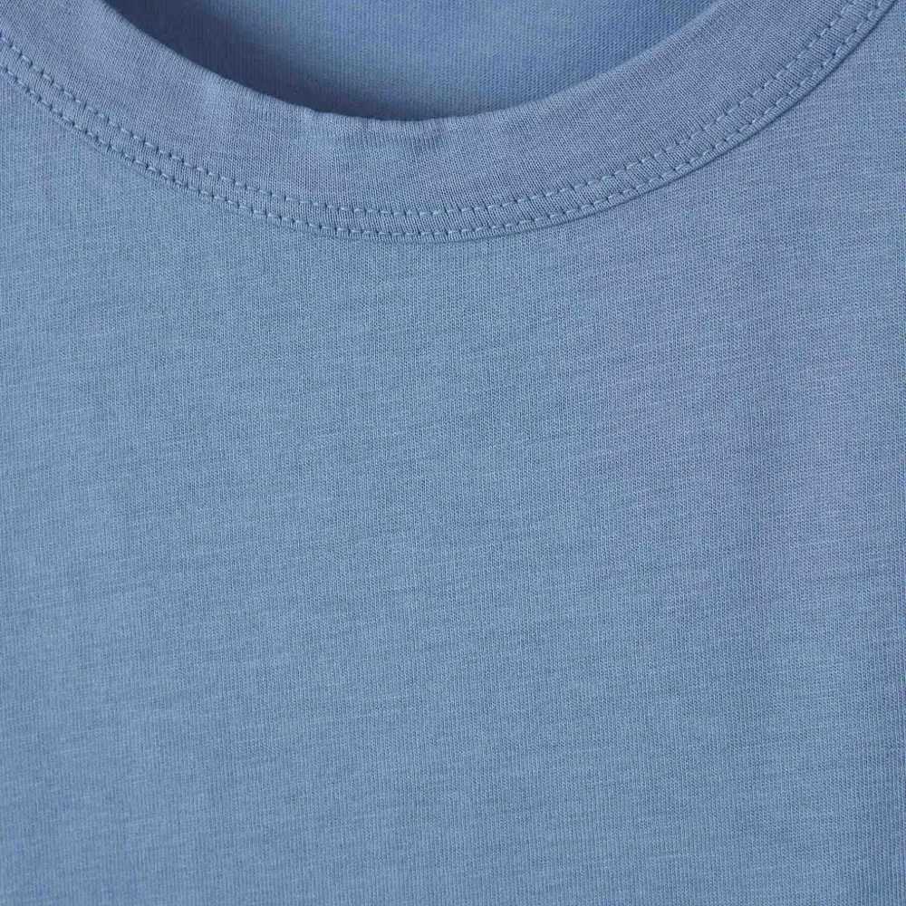 Футболка с накладным карманом