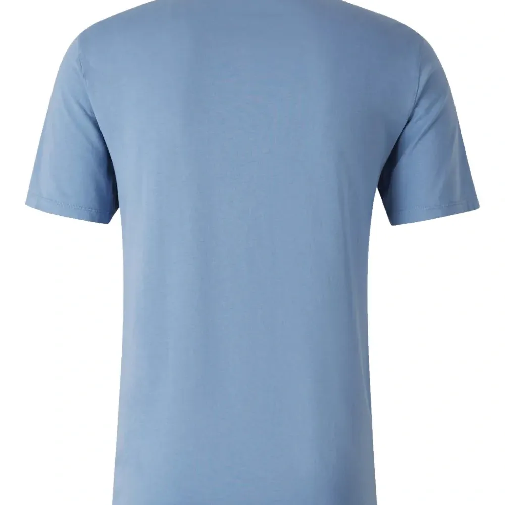 Футболка с накладным карманом