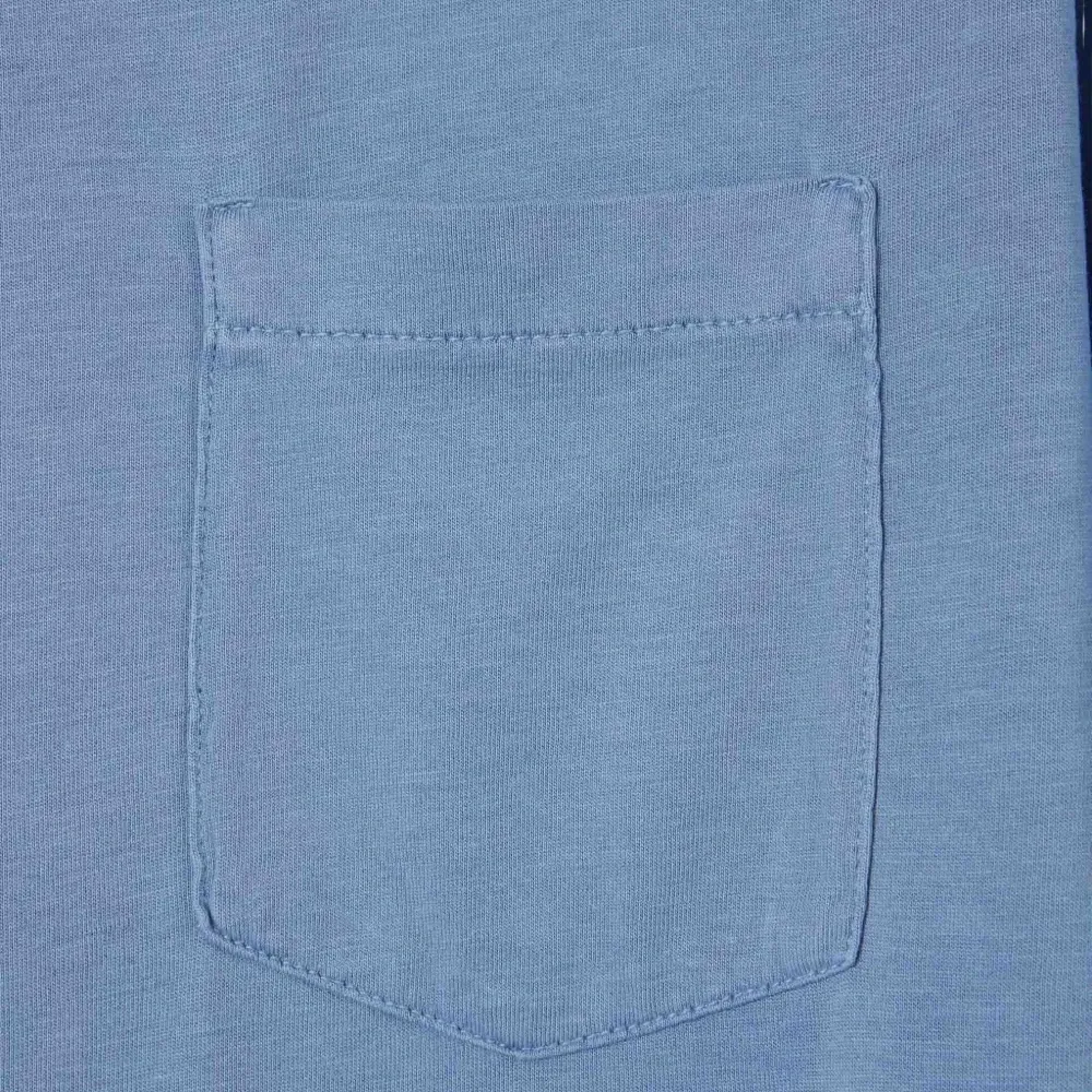 Футболка с накладным карманом