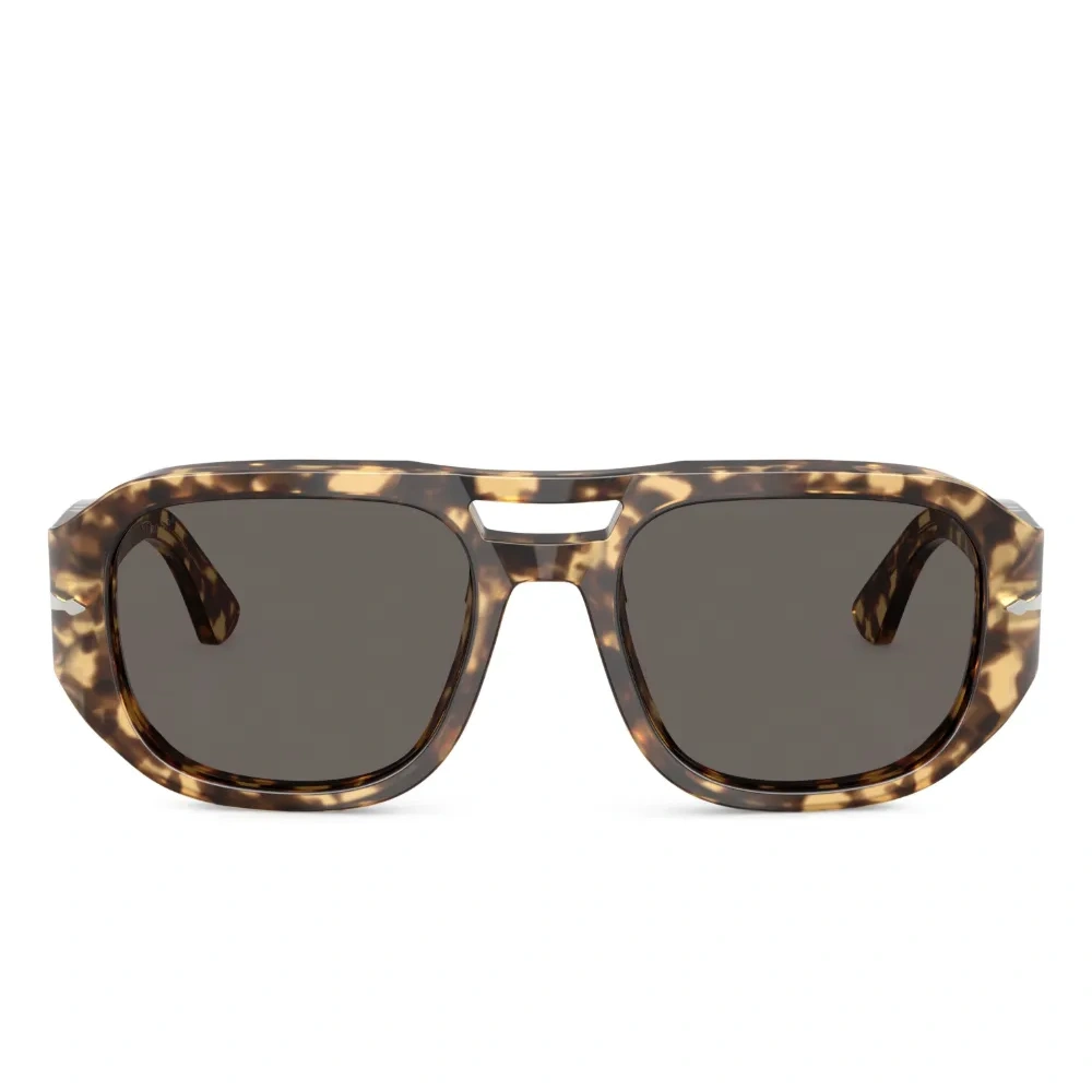 Солнцезащитные очки в геометричной оправе