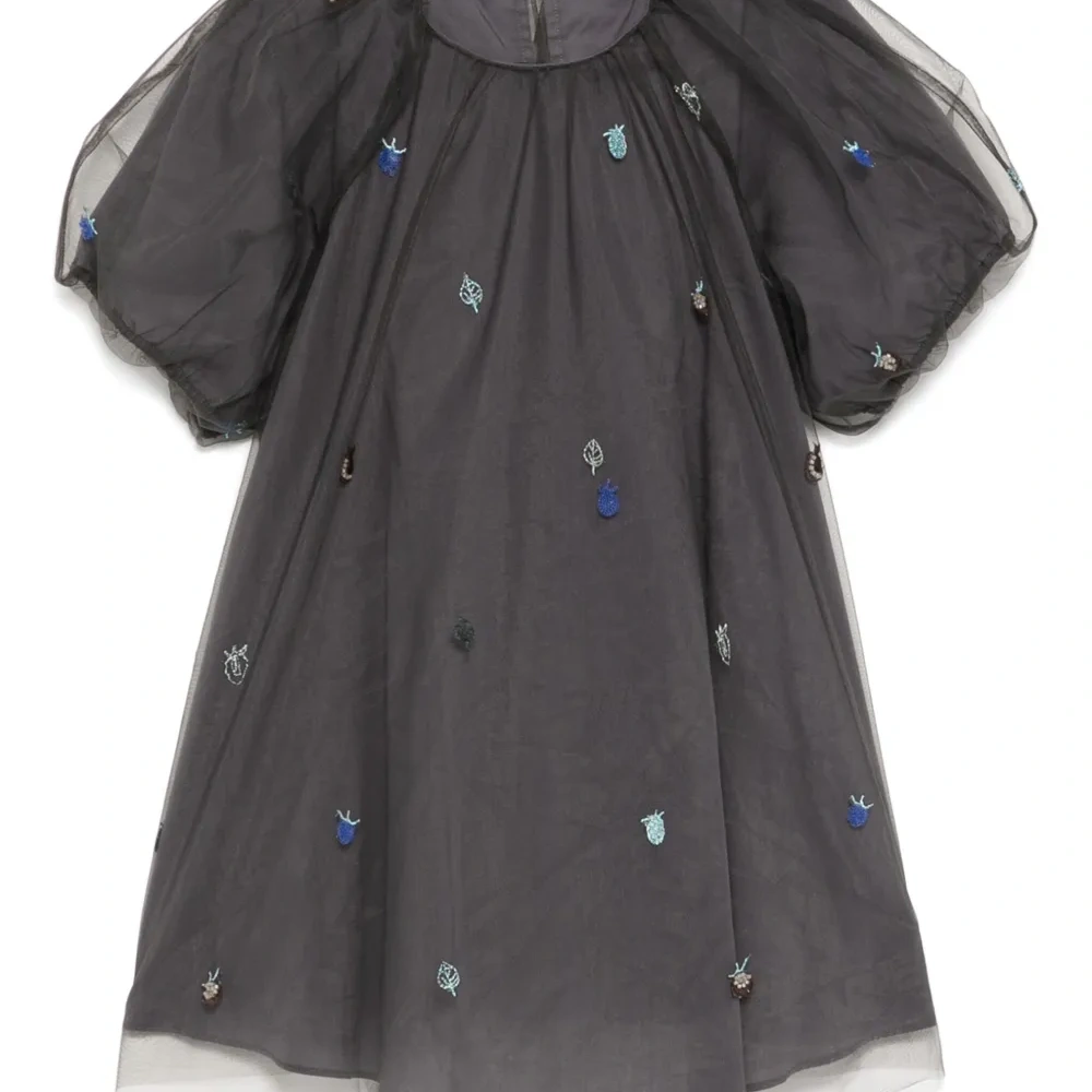 Футболка с вышивкой