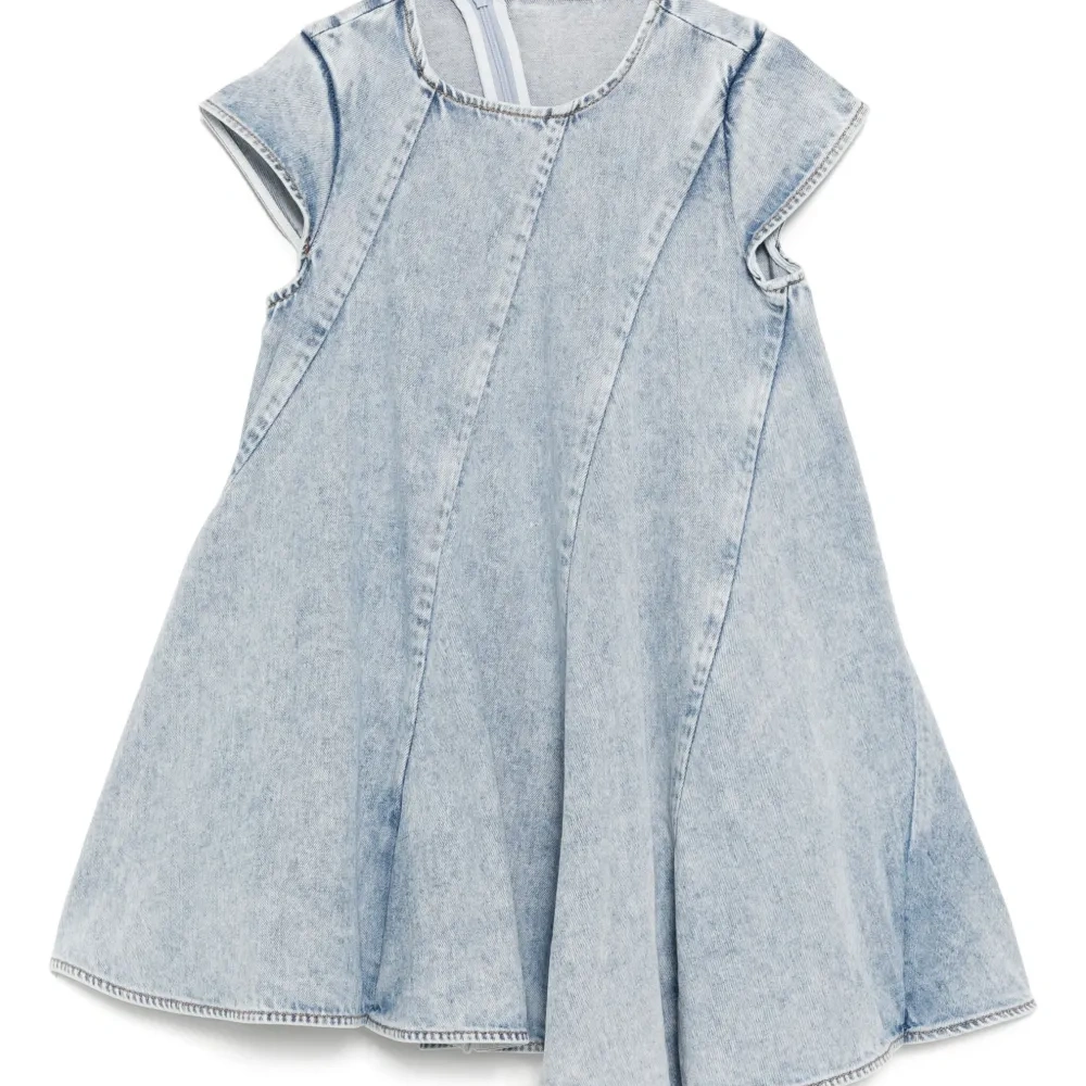 Платье с асимметричным подолом