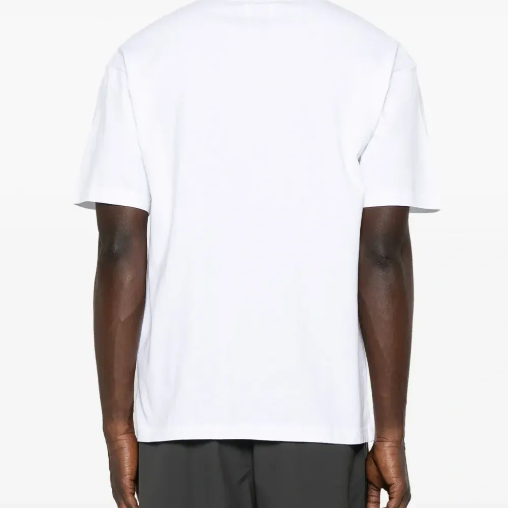 Футболка с логотипом