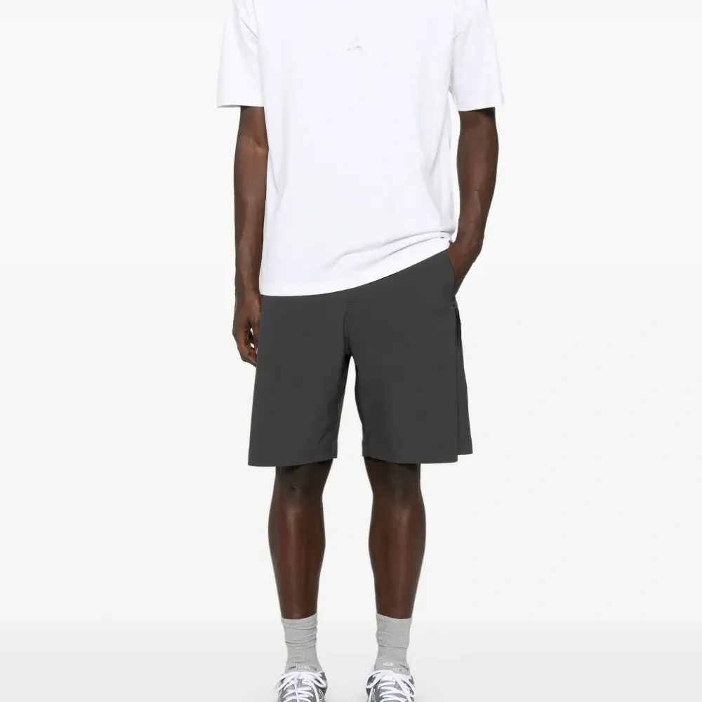 Футболка с логотипом