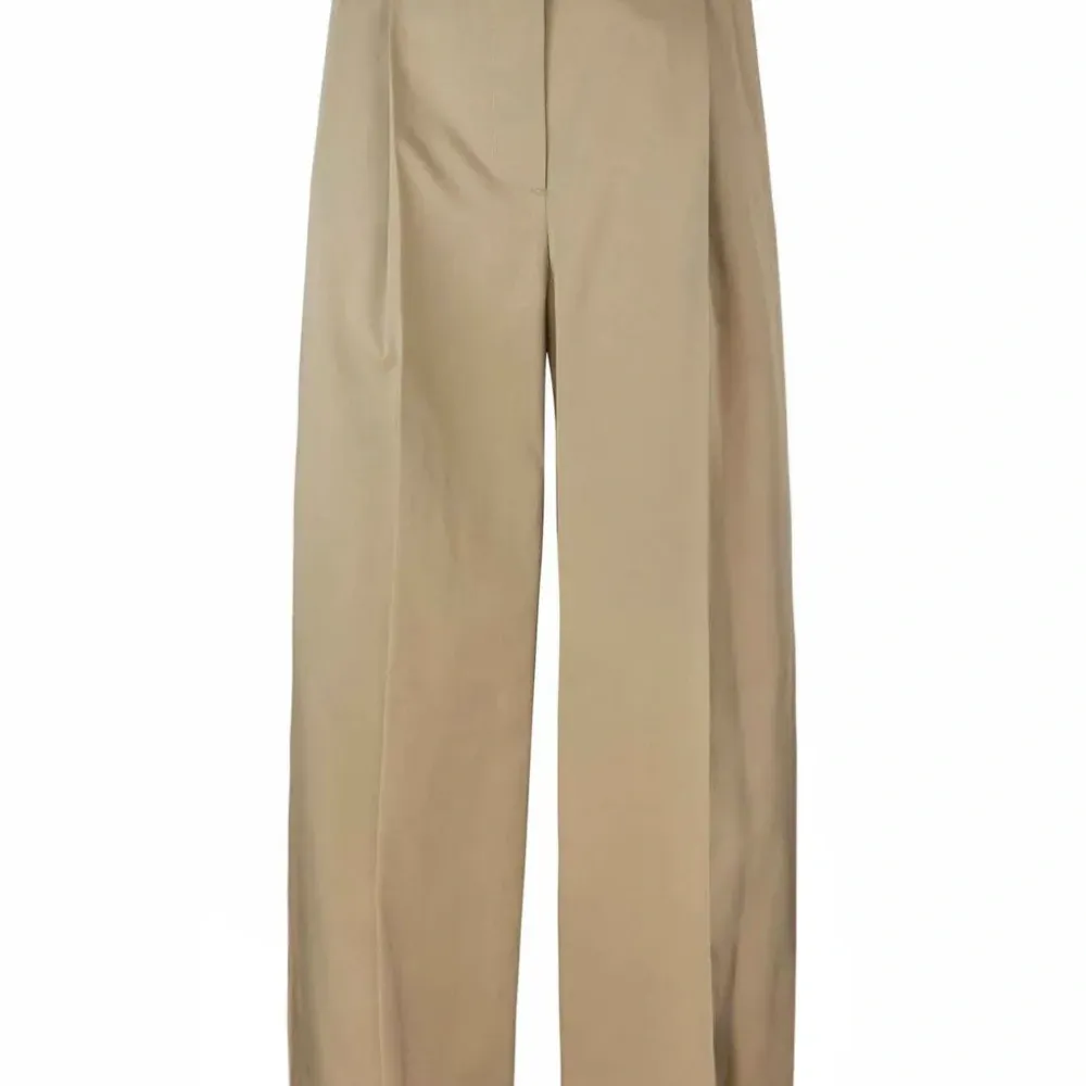 Широкие брюки со складками