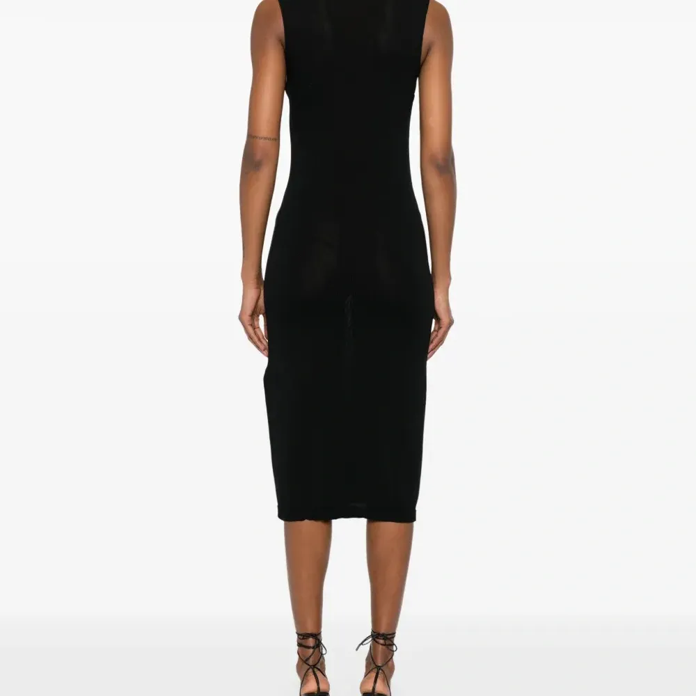 Платье тонкой вязки