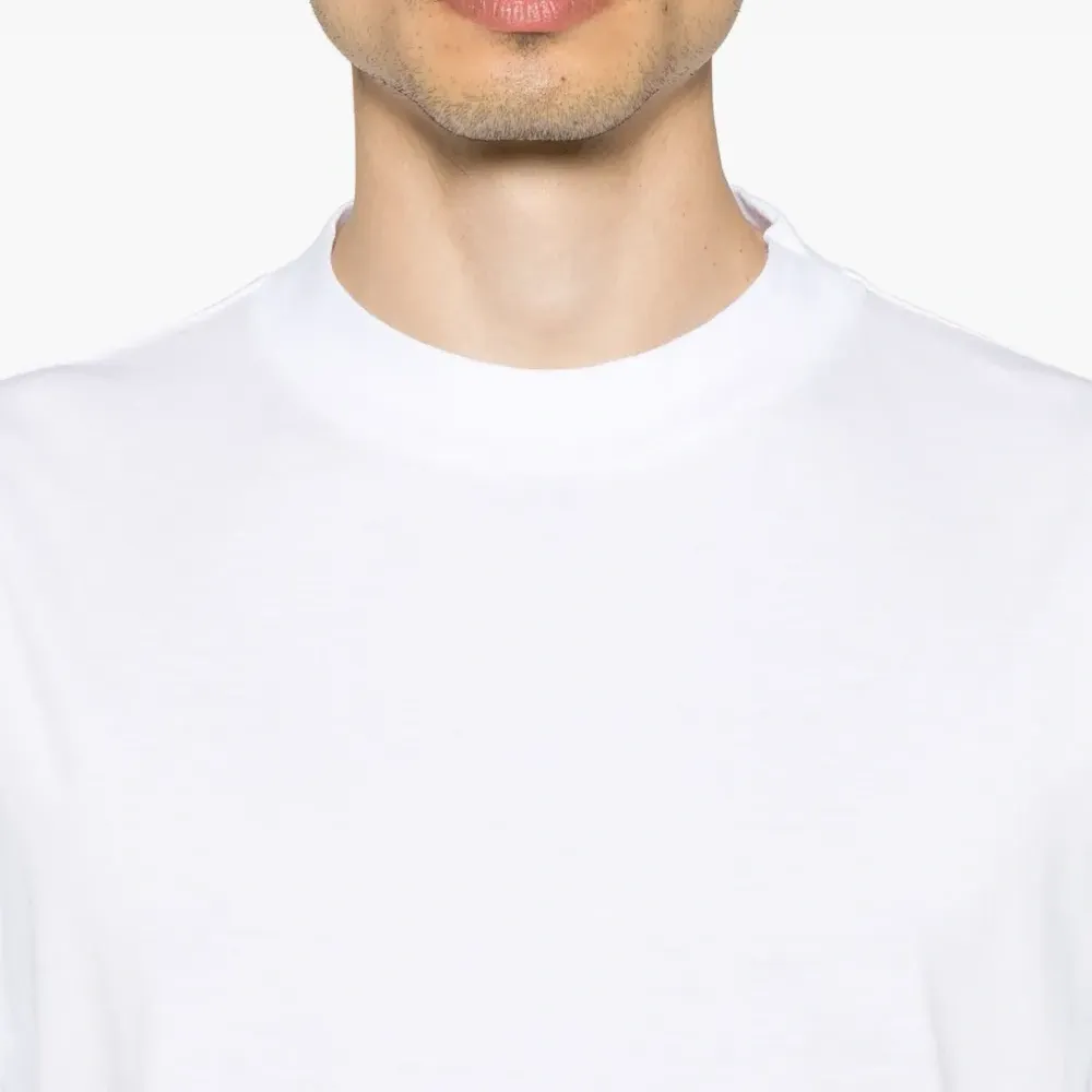 Футболка с круглым вырезом