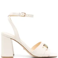 Босоножки на каблуке