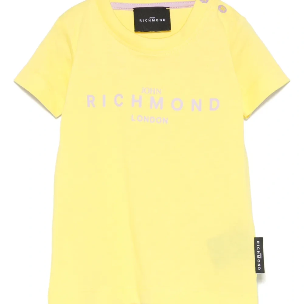 Футболка с логотипом