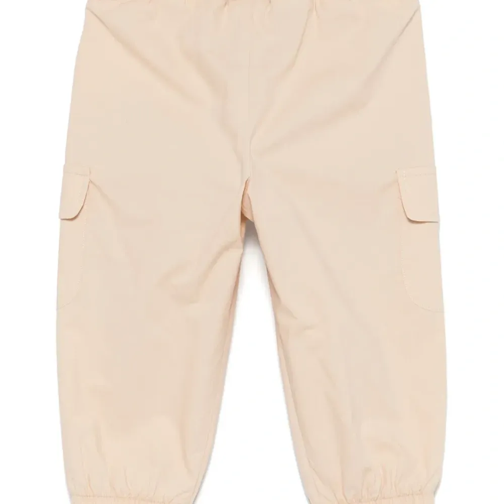 Брюки с вышитым логотипом