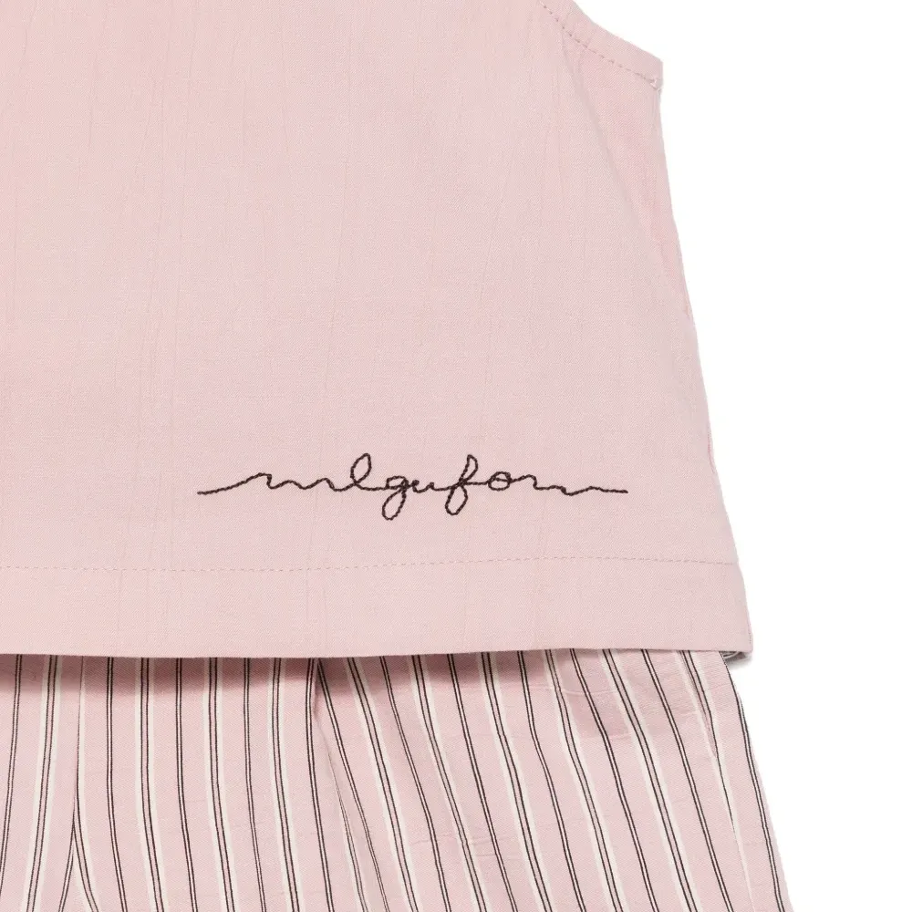 Комплект из полосатой рубашки и брюк Комплект из полосатой рубашки и брюк