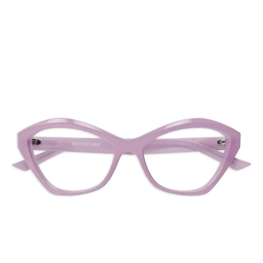 Очки в геометричной оправе