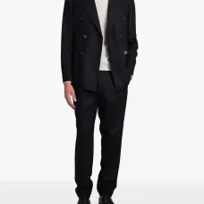 Костюм с двубортным пиджаком