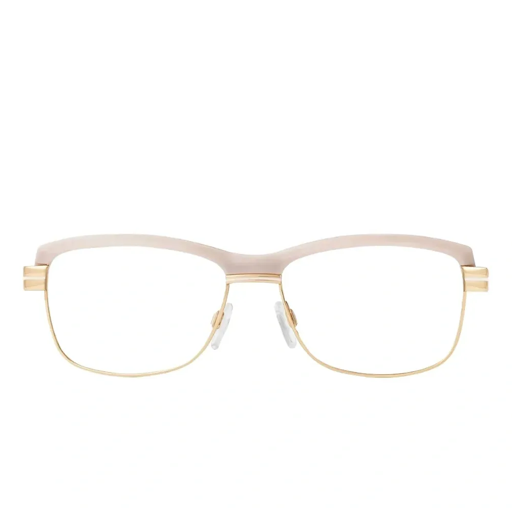 Очки в прямоугольной оправе