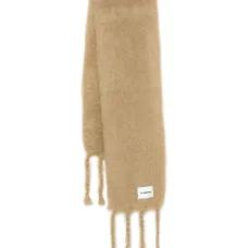 Шарф с нашивкой-логотипом