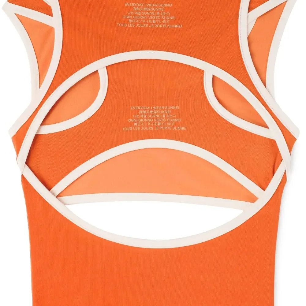 Топ без рукавов