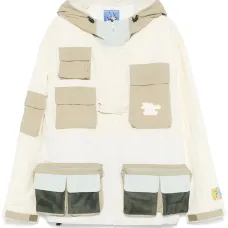 Куртка с карманами