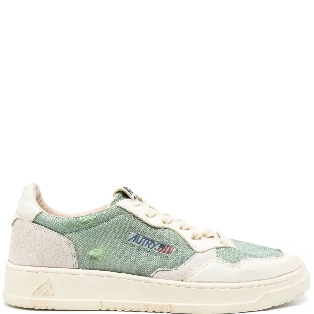 Кожаные кроссовки