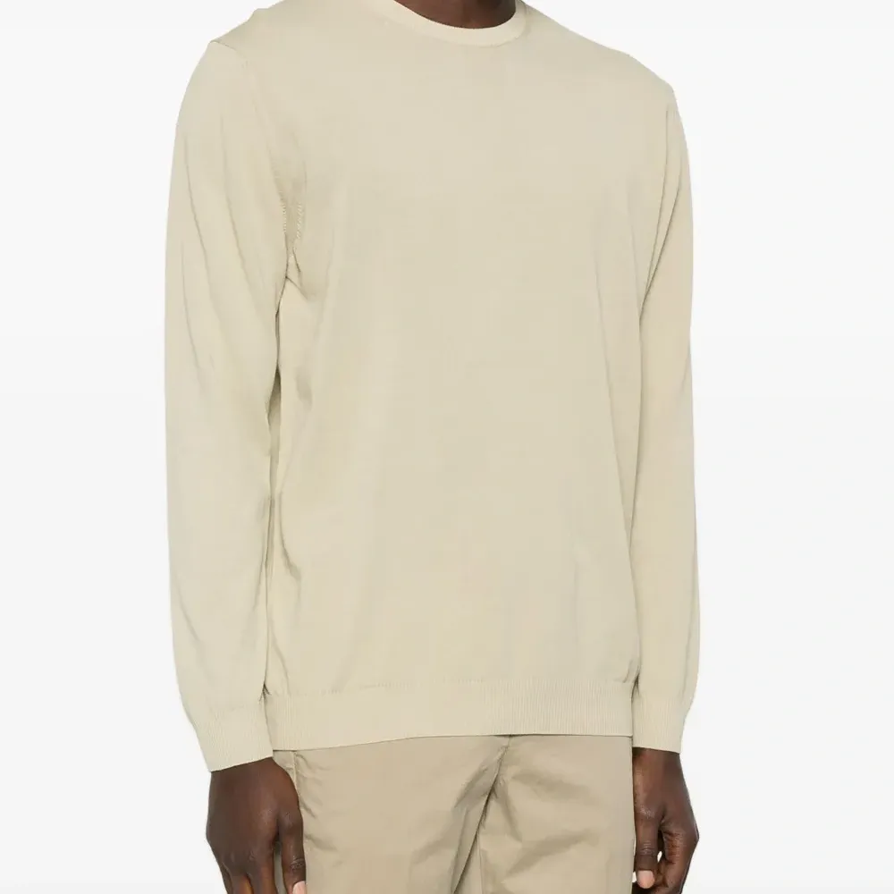 Футболка тонкой вязки