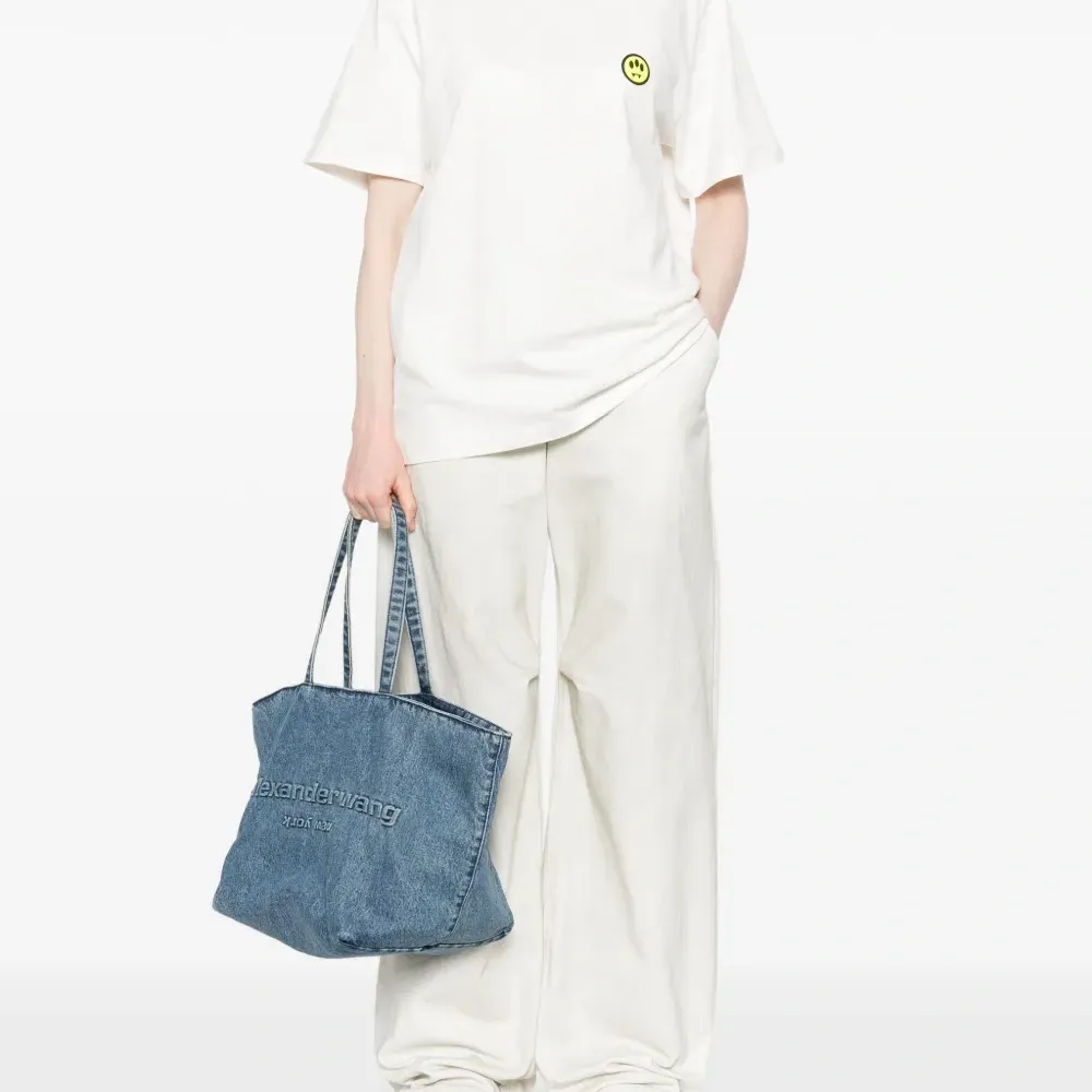 Футболка с логотипом