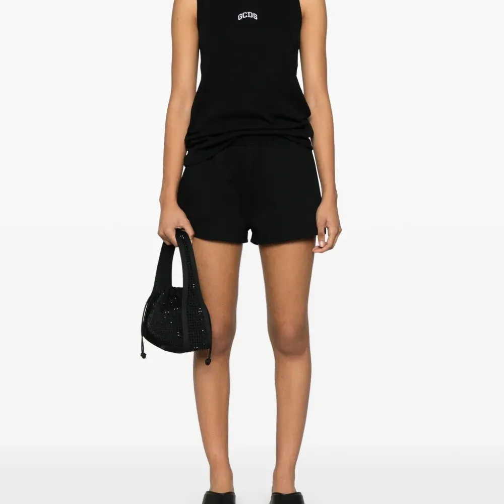 Топ с вышитым логотипом