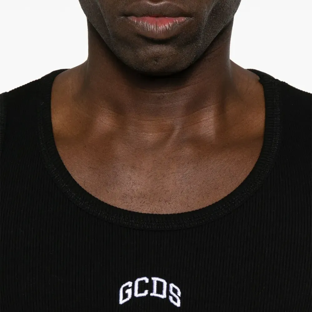 Топ с вышитым логотипом