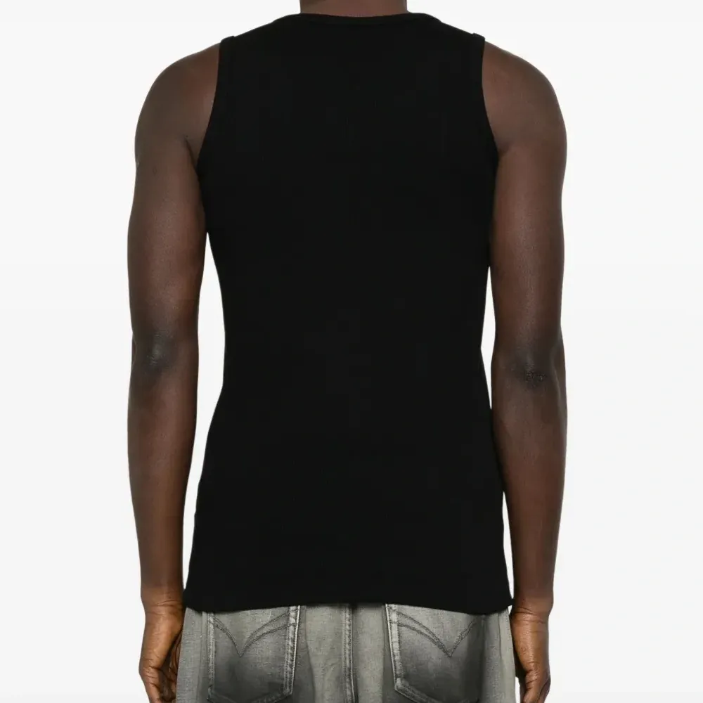 Топ с вышитым логотипом