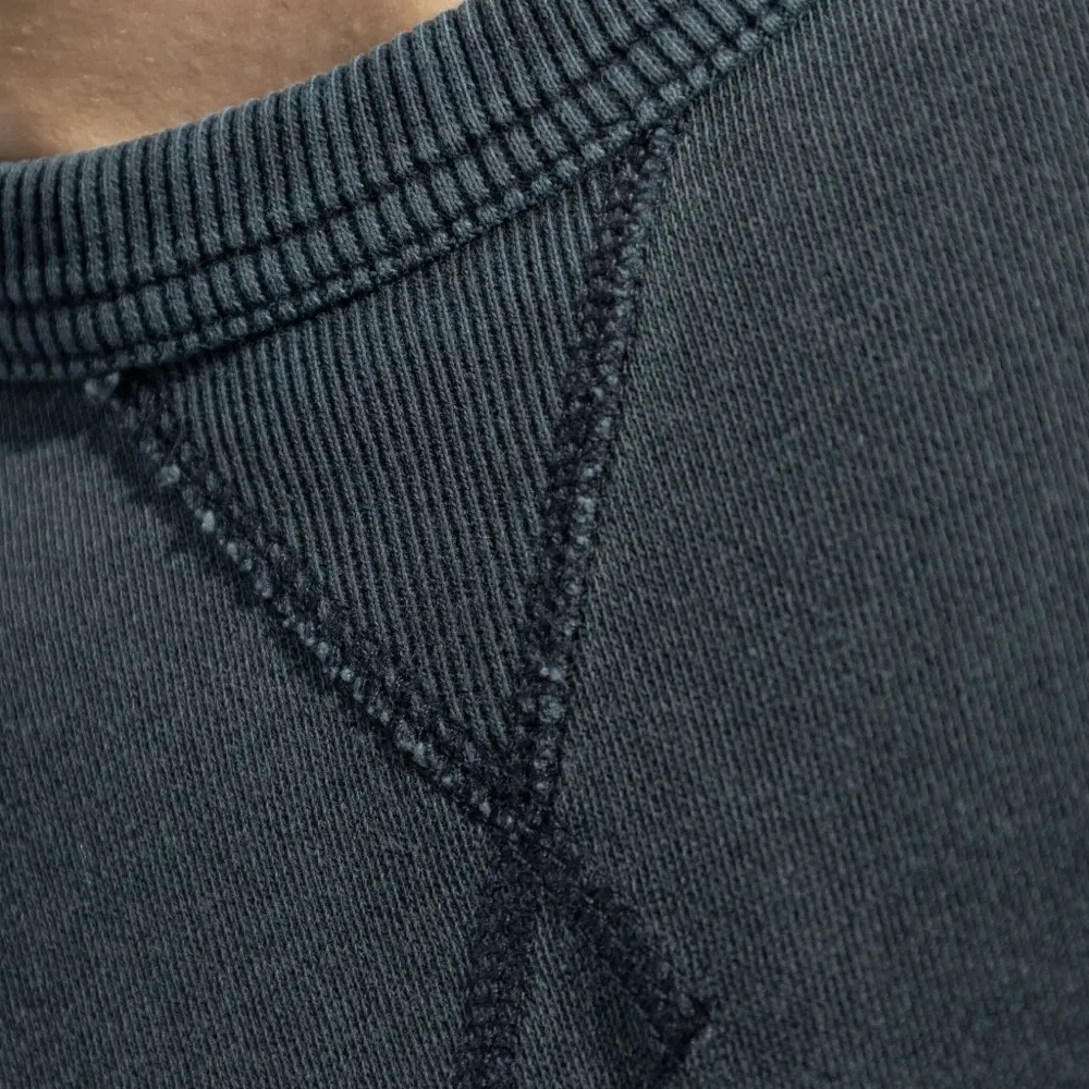 Толстовка с вышитым логотипом