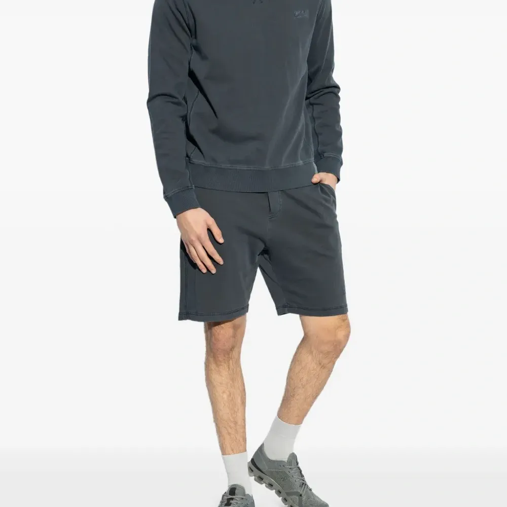 Толстовка с вышитым логотипом