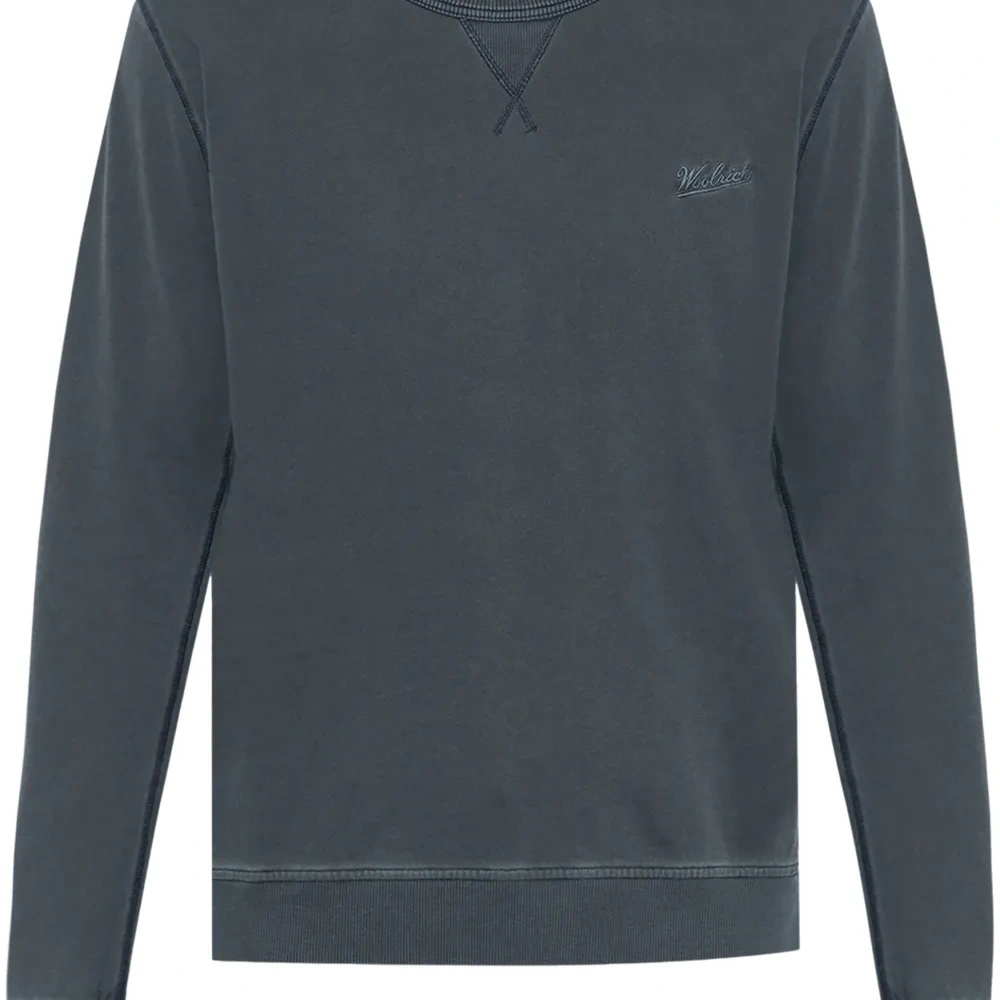 Толстовка с вышитым логотипом