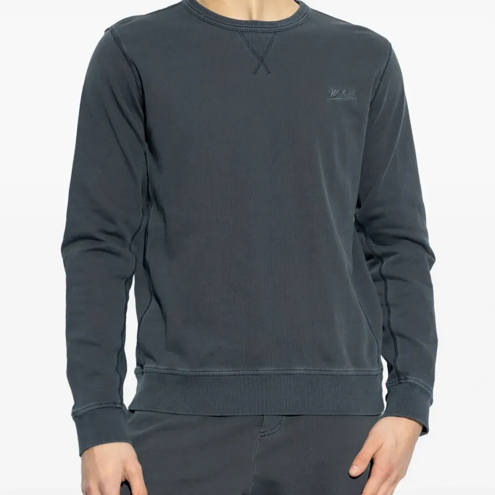 Толстовка с вышитым логотипом