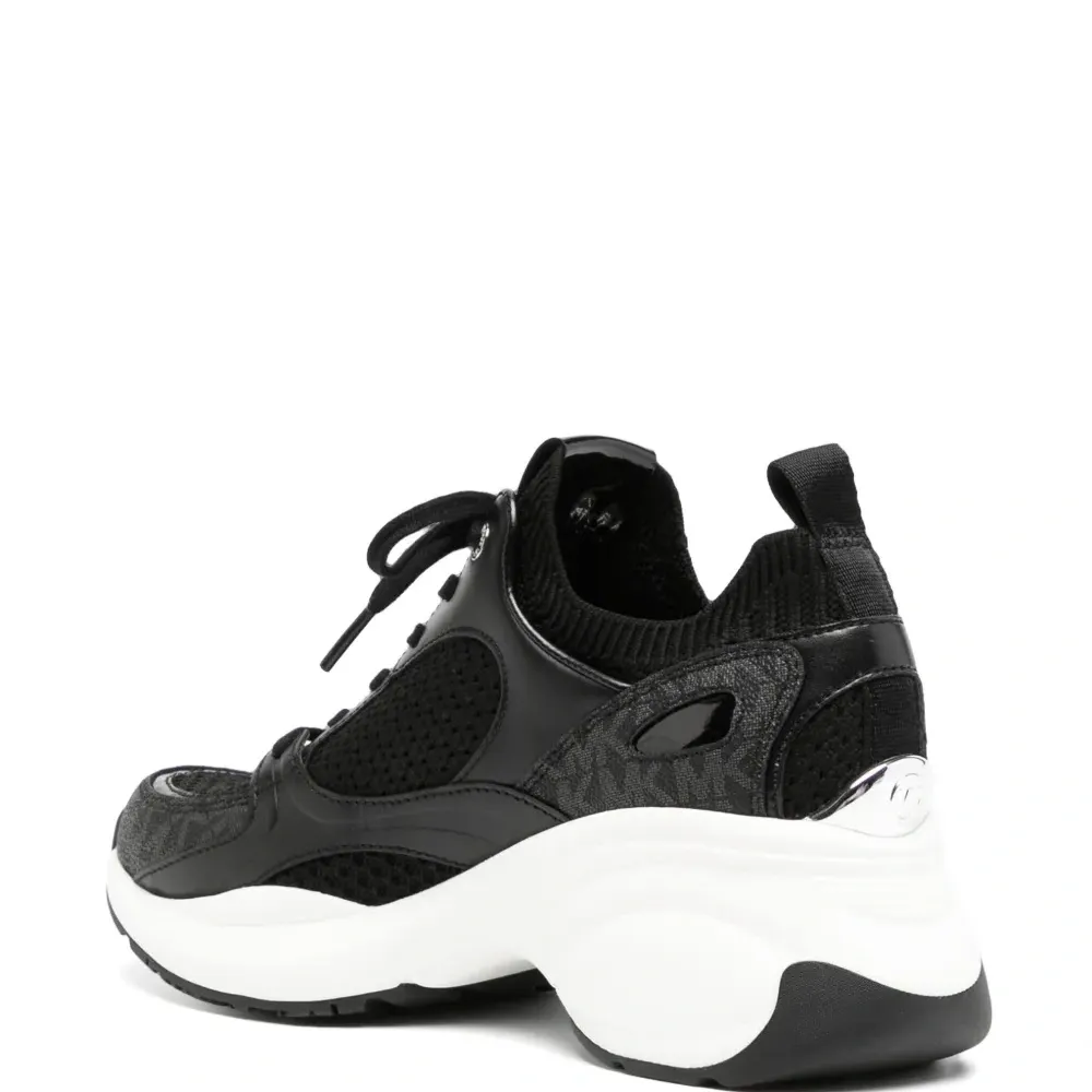 Кроссовки с закругленным носком