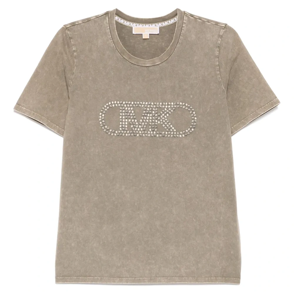 Футболка с заклепками