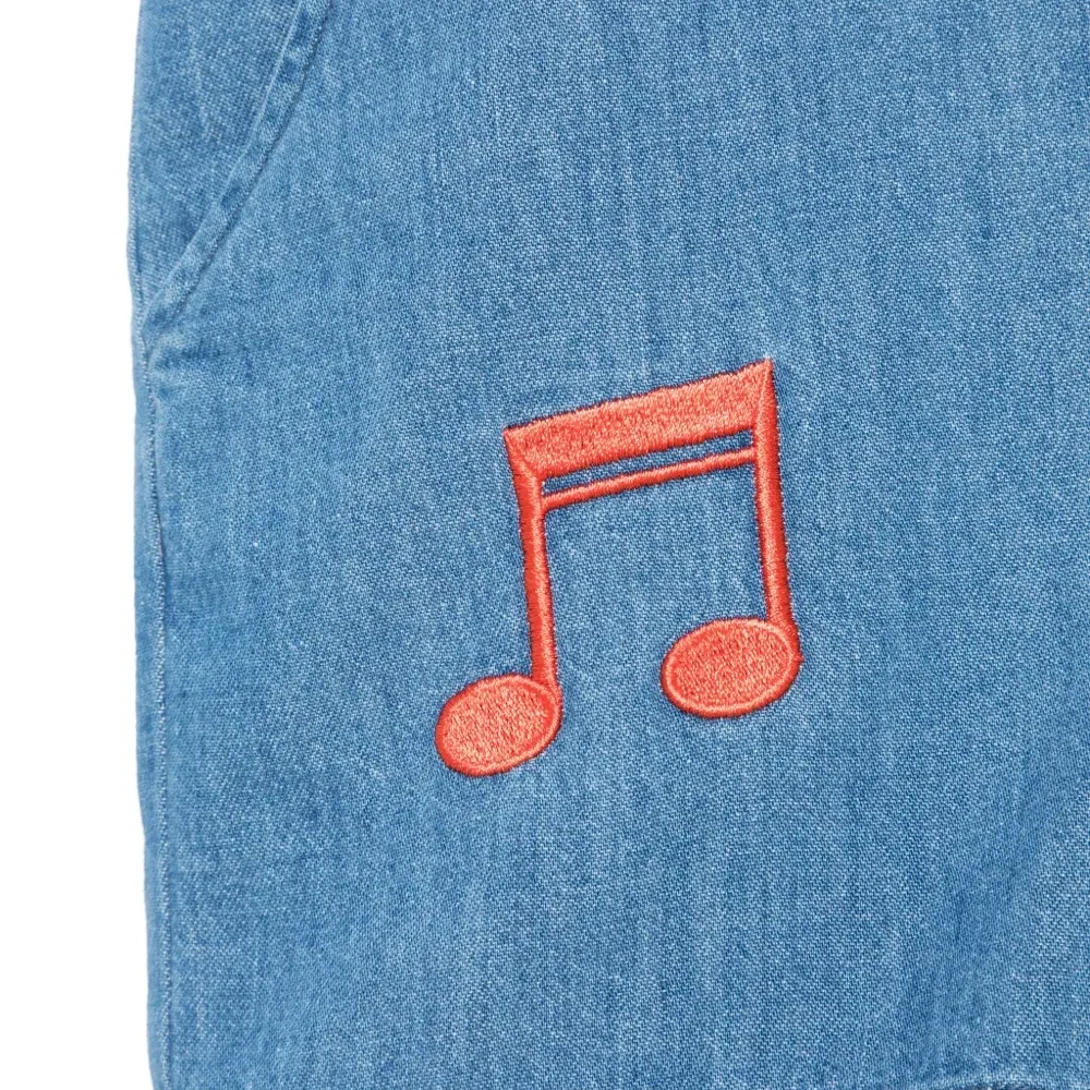 Джинсовый ромпер с вышивкой