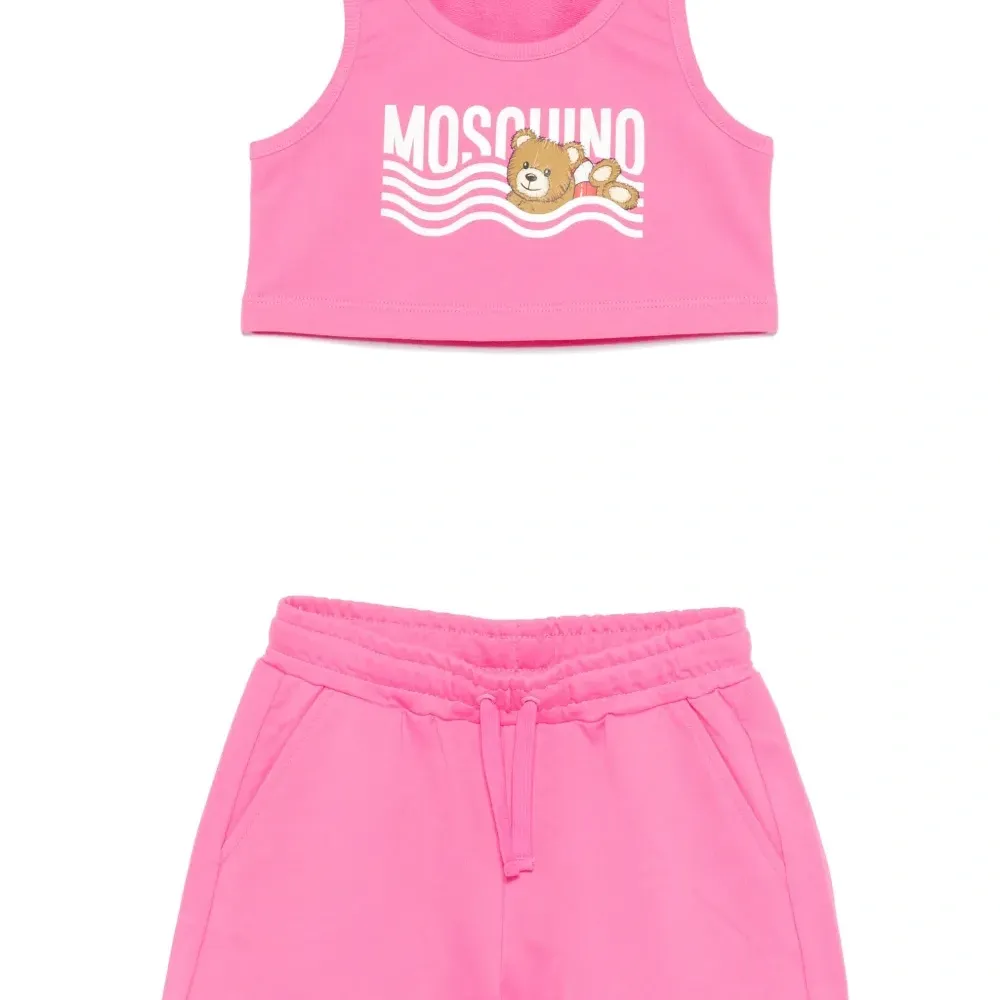 Комплект из топа и шортов