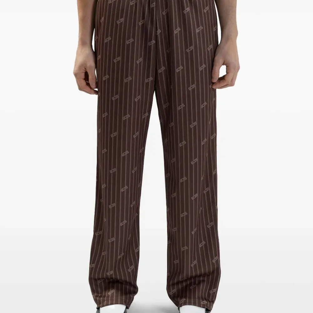 Спортивные брюки в тонкую полоску