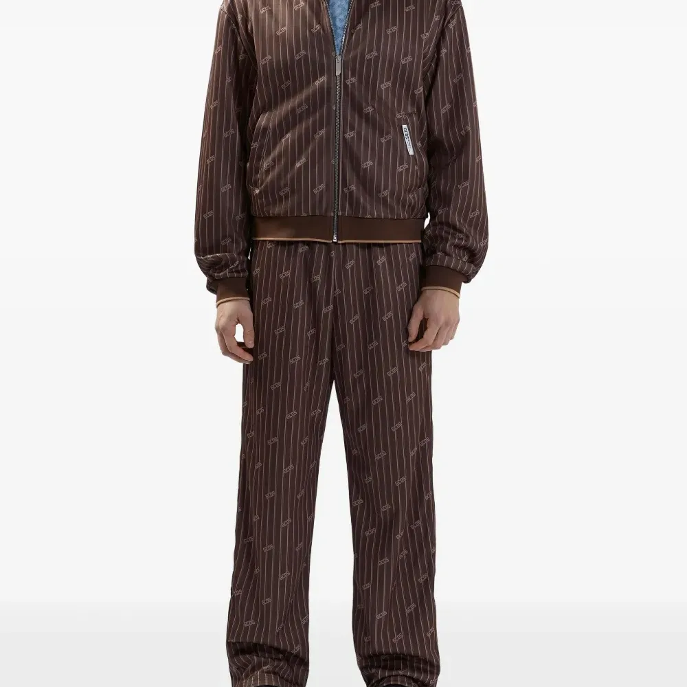 Спортивные брюки в тонкую полоску