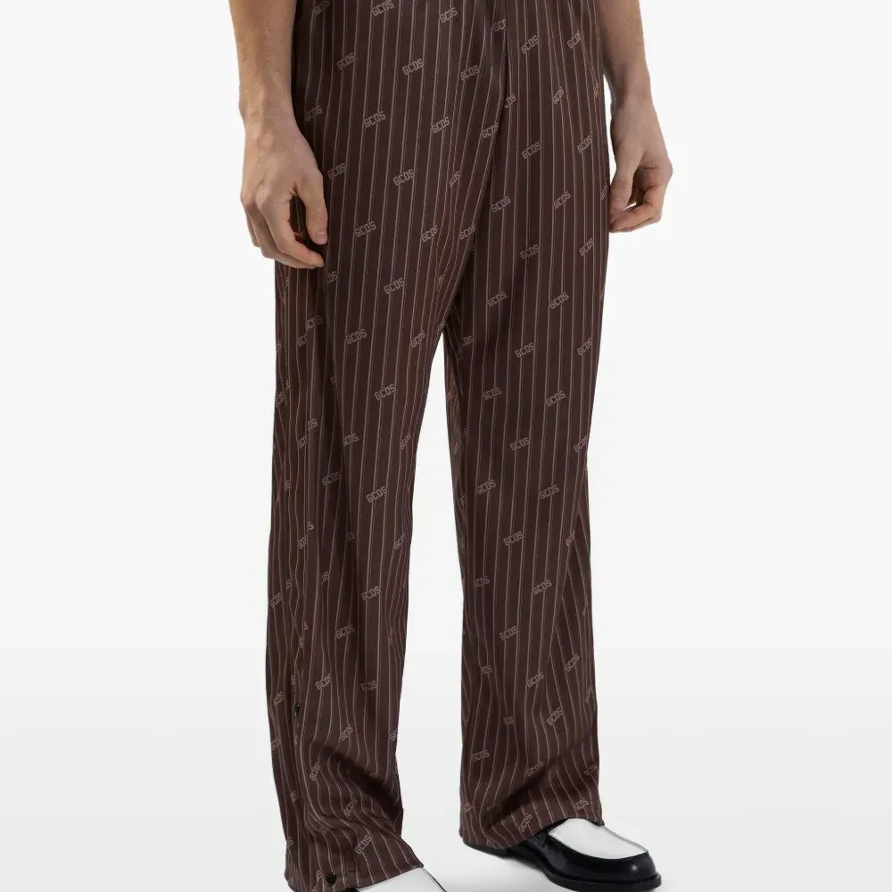 Спортивные брюки в тонкую полоску