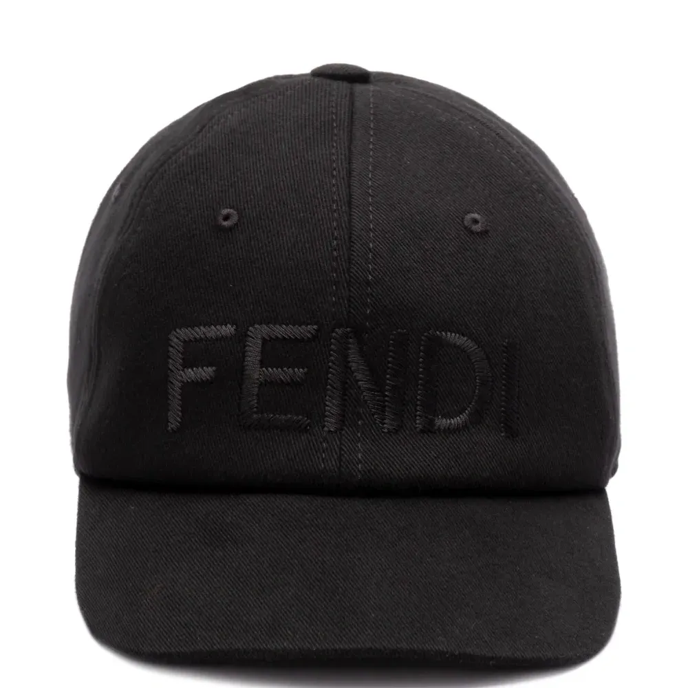 Бейсболка с вышитым логотипом