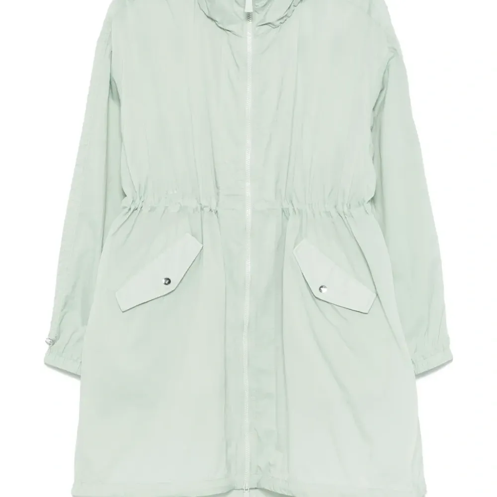 Пальто с вышитым логотипом