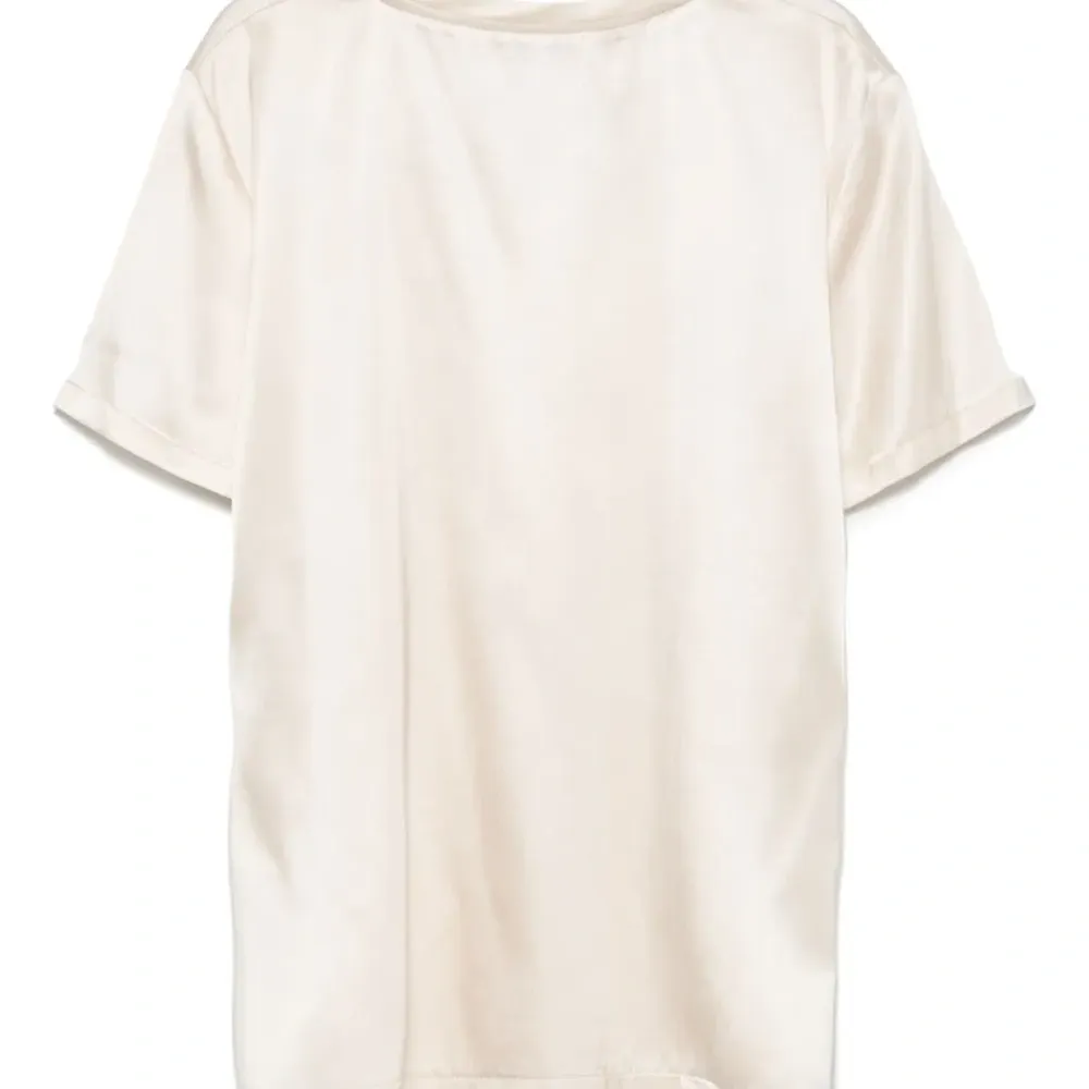 Атласная футболка