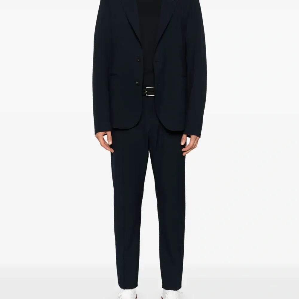 Футболка с вышитым логотипом