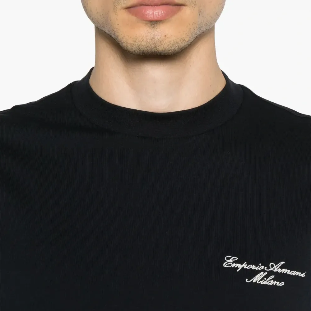 Футболка с вышитым логотипом