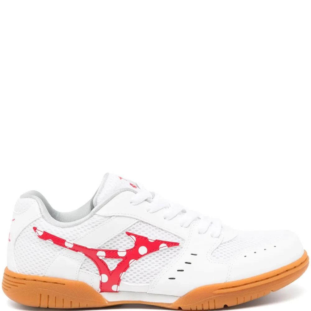 Кроссовки в горох из коллаборации с Mizuno