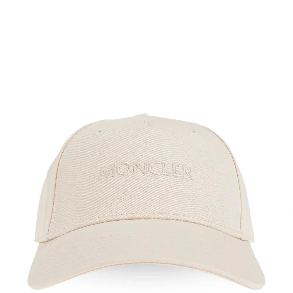 Кепка с вышитым логотипом