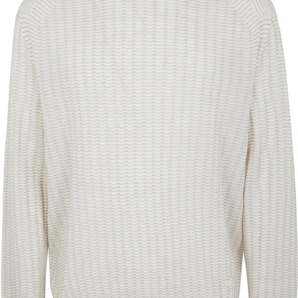 Свитер с круглым вырезом