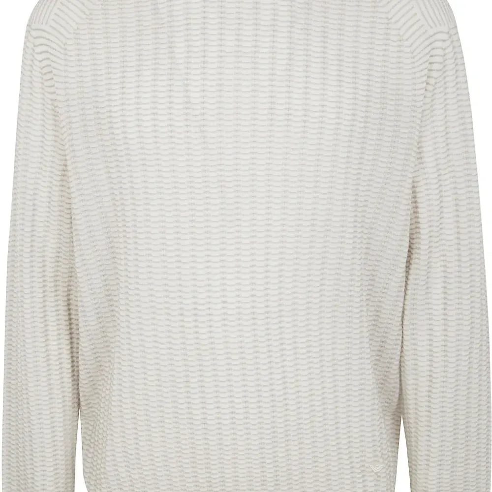 Свитер с круглым вырезом