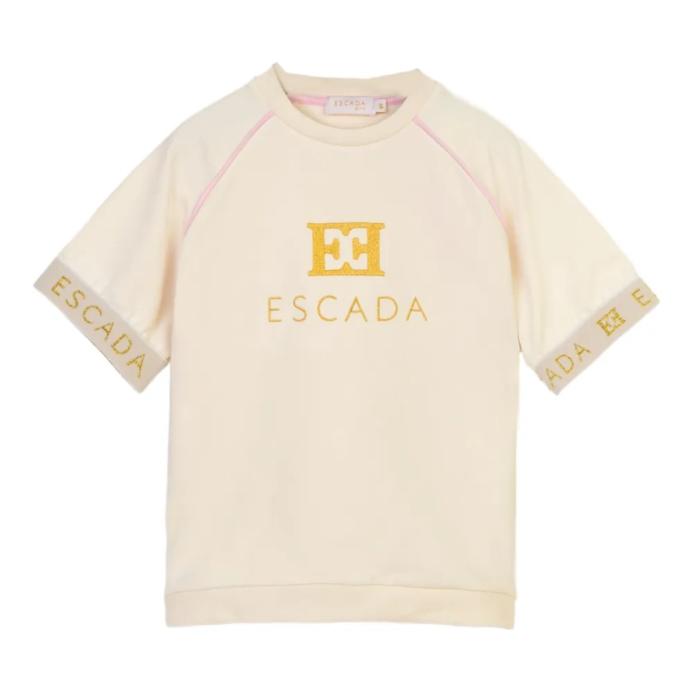 Футболка с вышитым логотипом