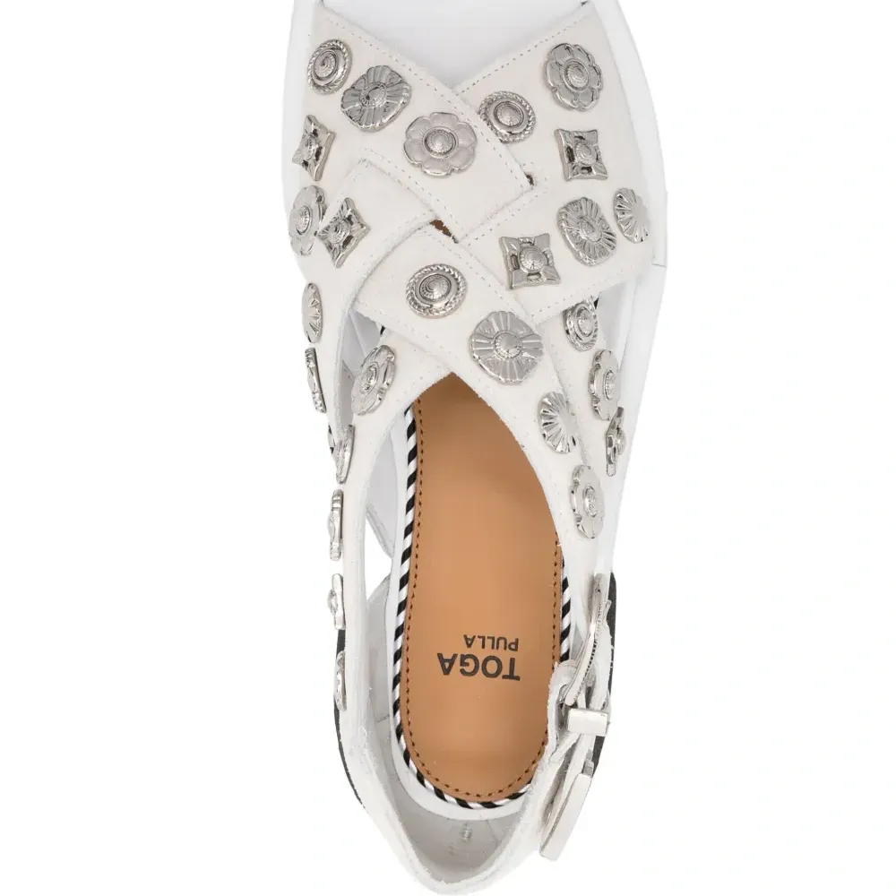 Сандалии с перекрестными ремешками Сандалии с перекрестными ремешками